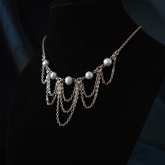 Vintage mermaid silver and blue pearls draped necklace with a small silver chain - Picture 8 of 12